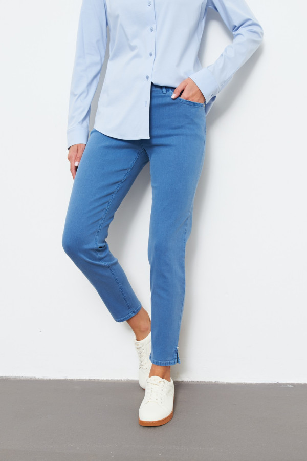 Джинсы зауженные