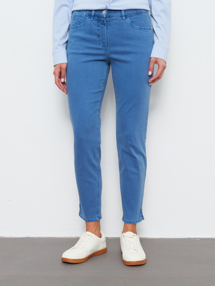 Джинсы зауженные