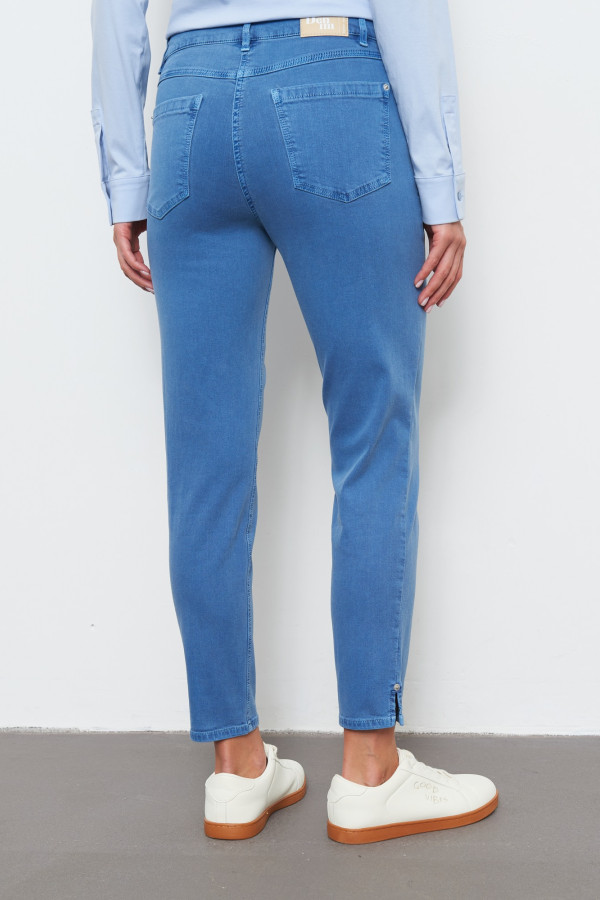 Джинсы зауженные