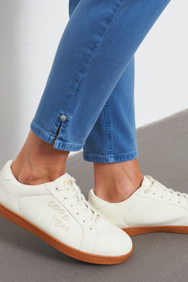 Джинсы зауженные