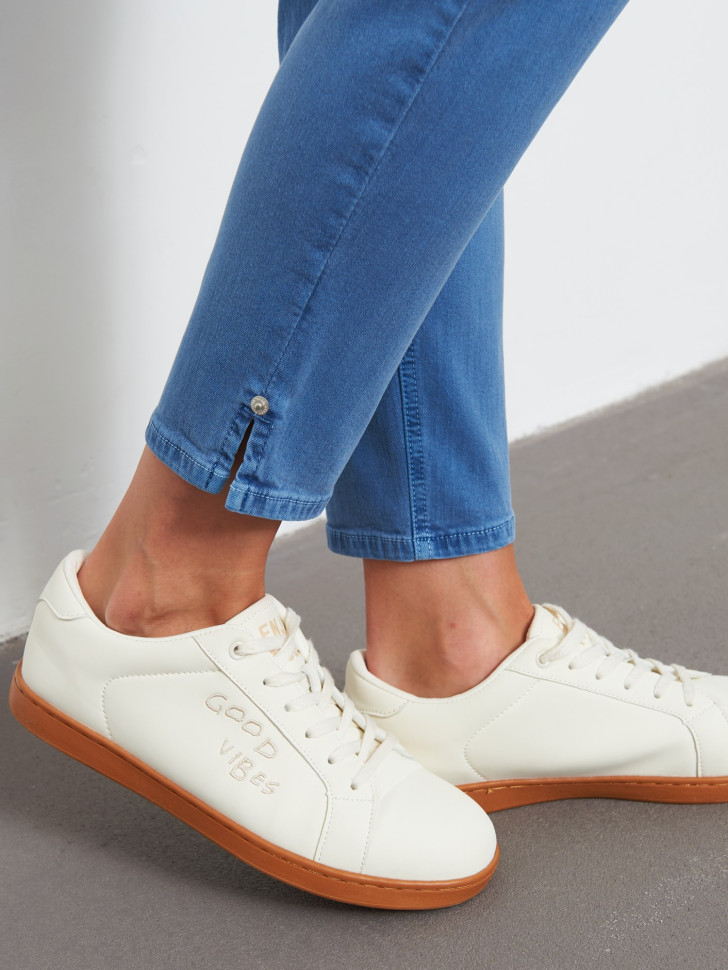 Джинсы зауженные