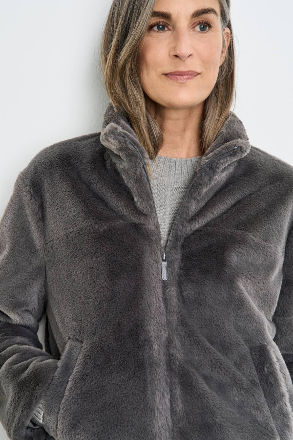 Куртка из эко-меха