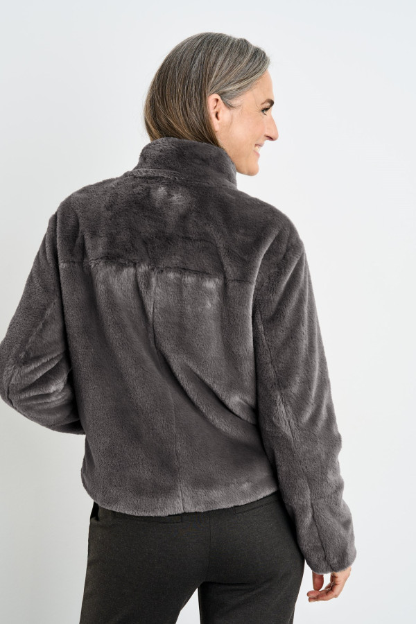 Куртка из эко-меха