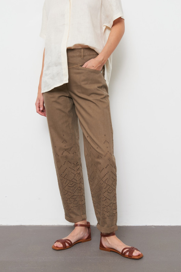 Джинсы с перфорацией