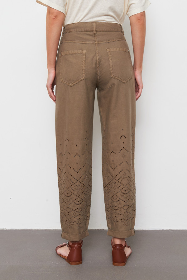 Джинсы с перфорацией