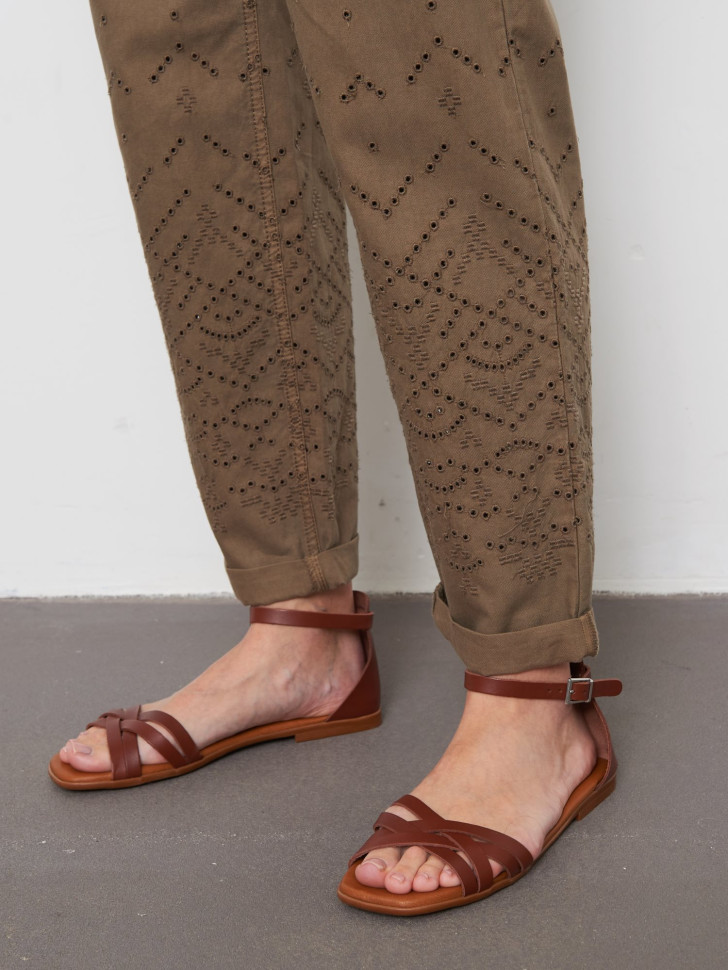 Джинсы с перфорацией