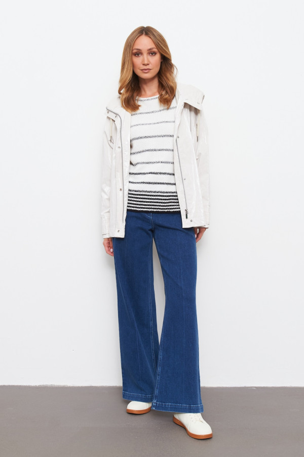 Ветровка с глянцевым эффектом