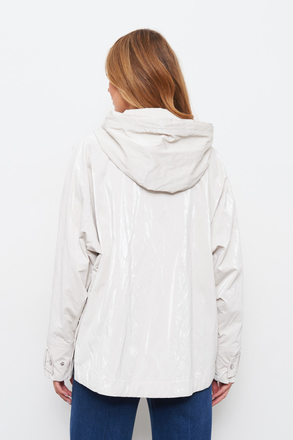 Ветровка с глянцевым эффектом