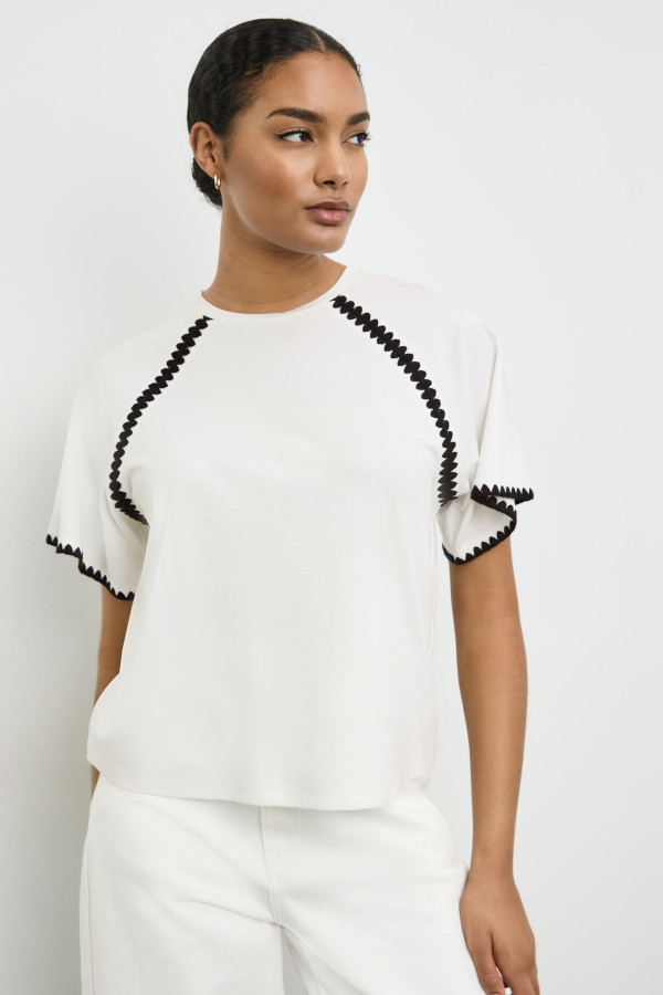 Футболка с широкими рукавами