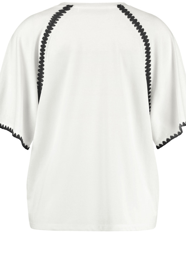 Футболка с широкими рукавами