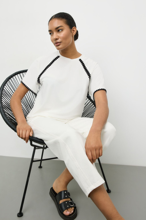 Футболка с широкими рукавами