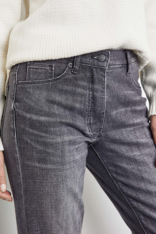 Джинсы прямого кроя