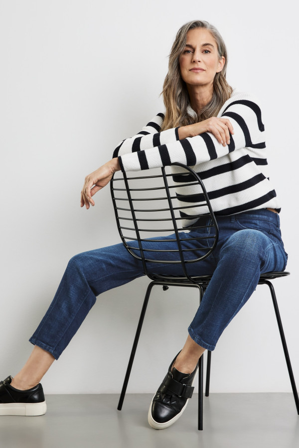 Джинсы с потертостями