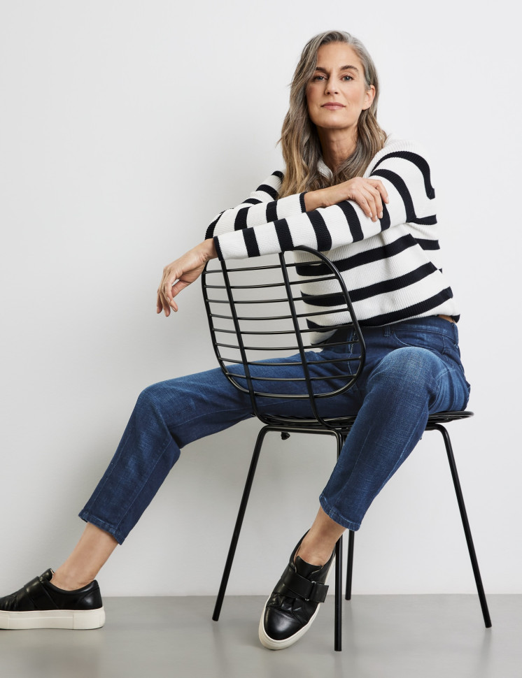 Джинсы с потертостями