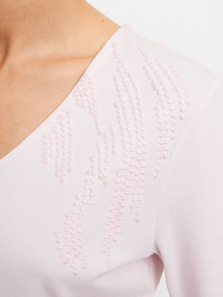 Футболка с аппликацией