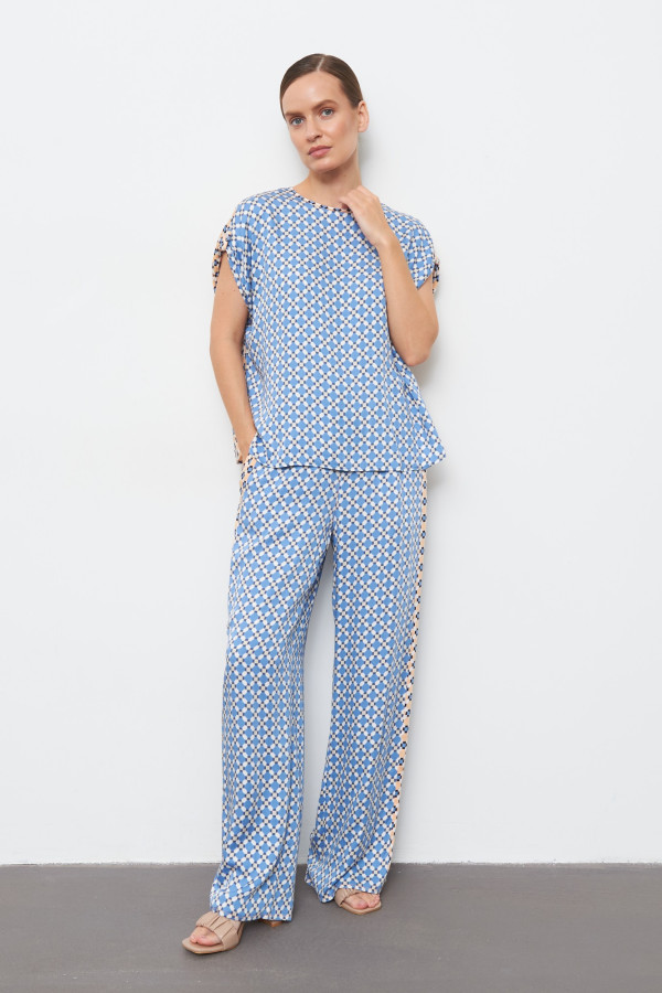 Блузка свободного кроя