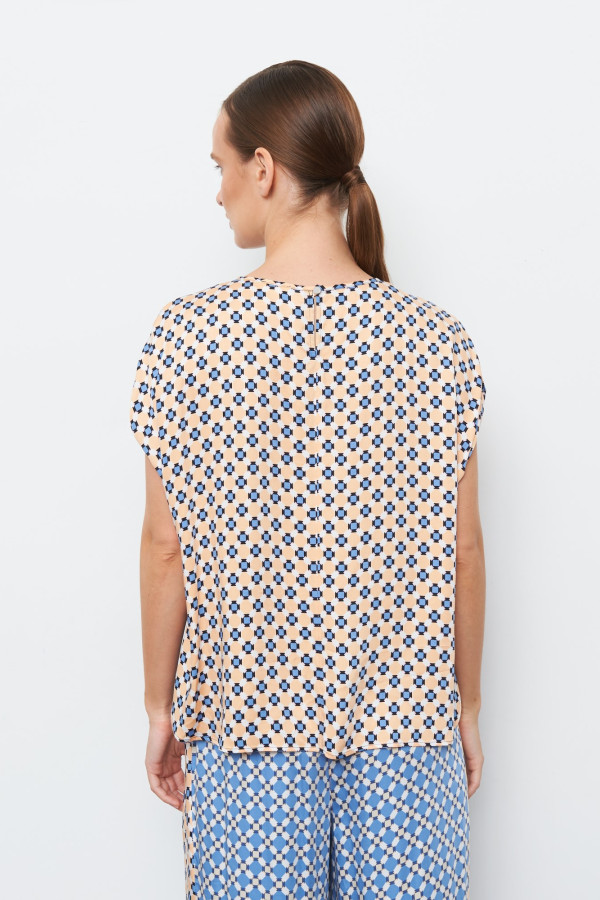 Блузка свободного кроя