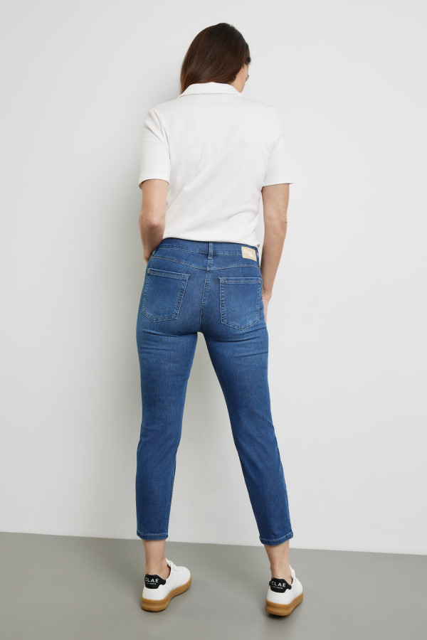 Джинсы зауженные