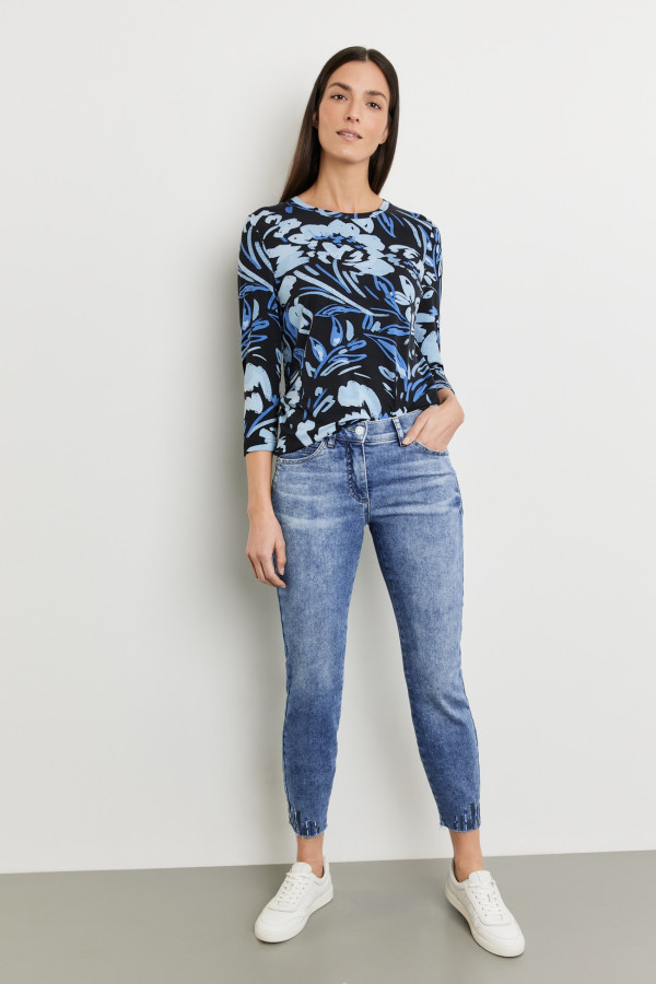 Джинсы зауженные