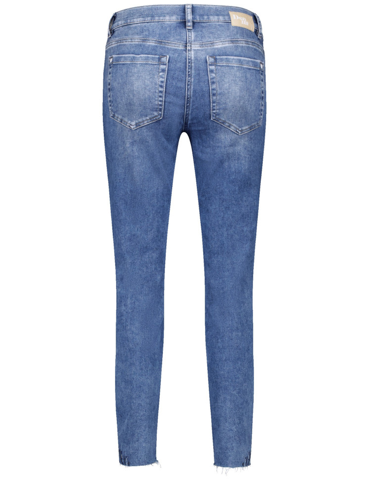 Джинсы зауженные