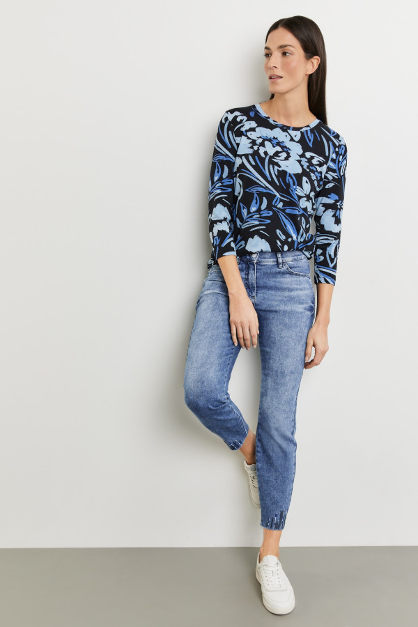 Джинсы зауженные