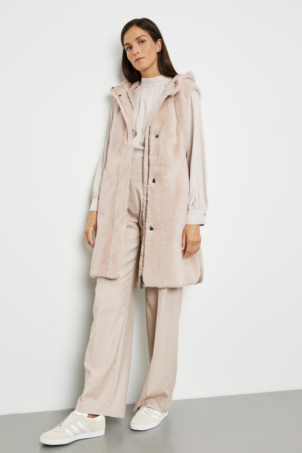 Жилет из эко-меха