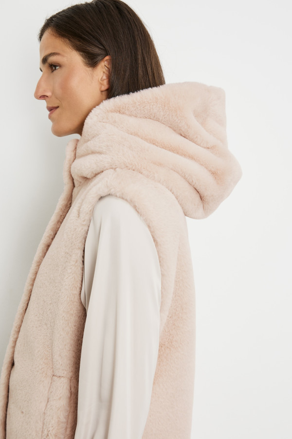 Жилет из эко-меха