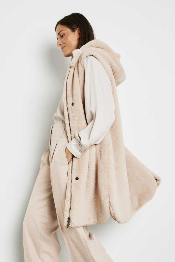 Жилет из эко-меха