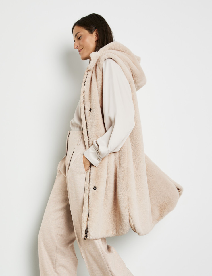 Жилет из эко-меха