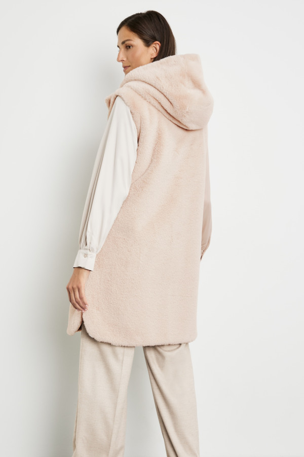 Жилет из эко-меха