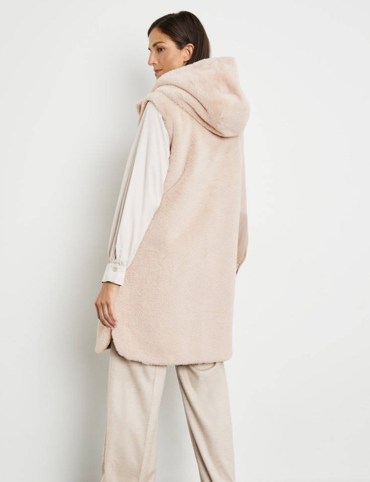 Жилет из эко-меха