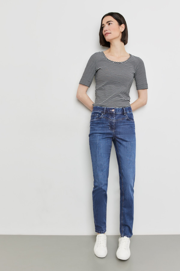 Джинсы зауженные