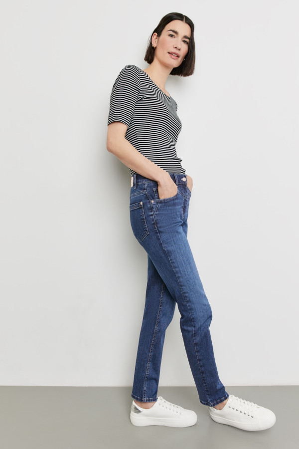 Джинсы зауженные